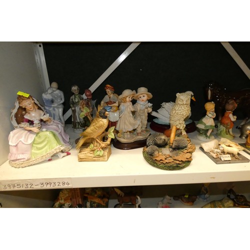 3054 - A collection of miscellaneous decorative figures and animal ornaments etc (two shelves)