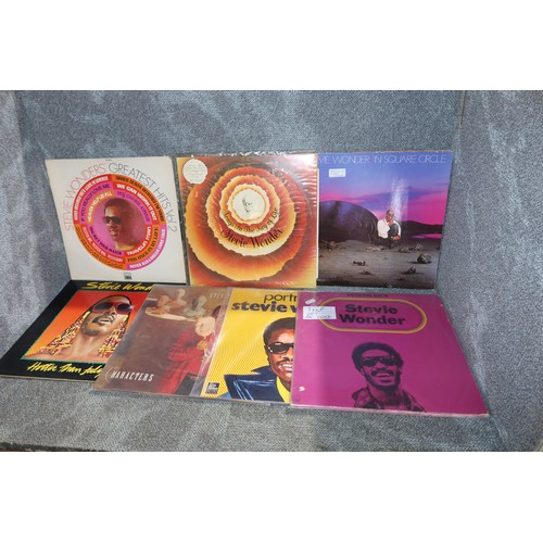 2303 - 7 x Stevie Wonder LPs/records including: looking back, songs in the key of life etc