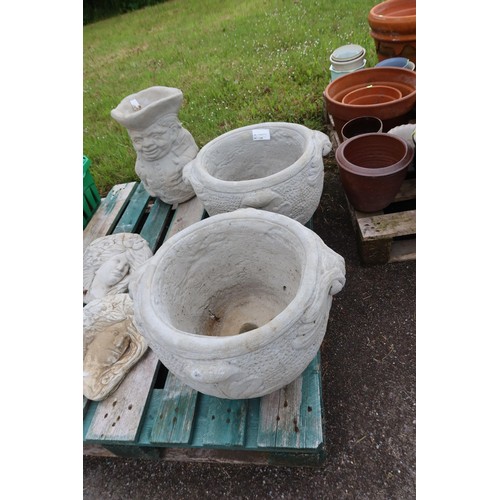 2663 - 2 x round concrete planter pots