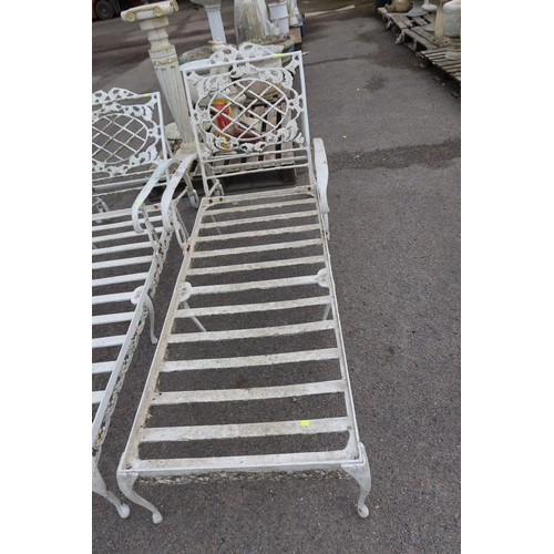 2696 - A white painted metal sun lounger