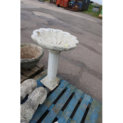 2700 - A tall sea shell style birdbath