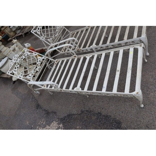 2695 - A white painted metal sun lounger