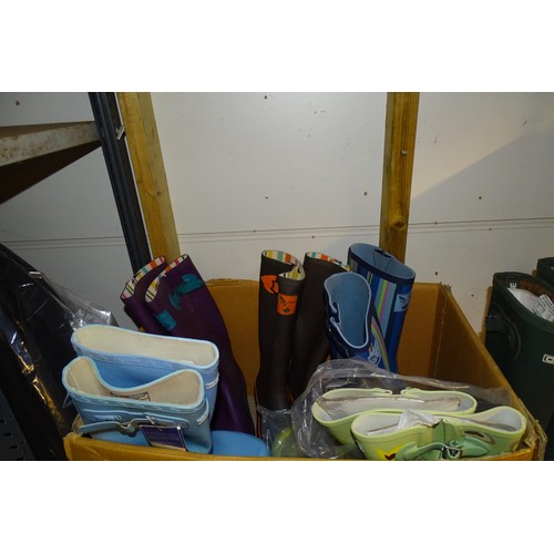 2638 - A quantity of various size and colour wellington boots, contents of 1 shelf