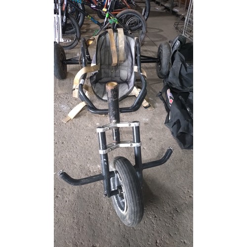 2084 - A Para-Storm Kite surfing 3 wheel land buggy with carry case & 2 spare wheels, appears to have been ... 