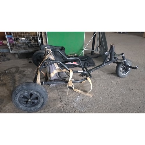 2084 - A Para-Storm Kite surfing 3 wheel land buggy with carry case & 2 spare wheels, appears to have been ... 