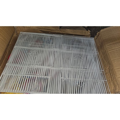 2660 - A box containing 10 hamster cages