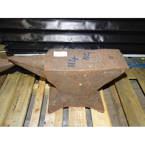 5036 - 1 x blacksmiths anvil - Anvil is marked 114kg
