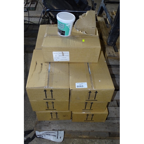 5065 - 13 x boxes each containing 6 x 1kg tubs of wall tile adhesive and grout