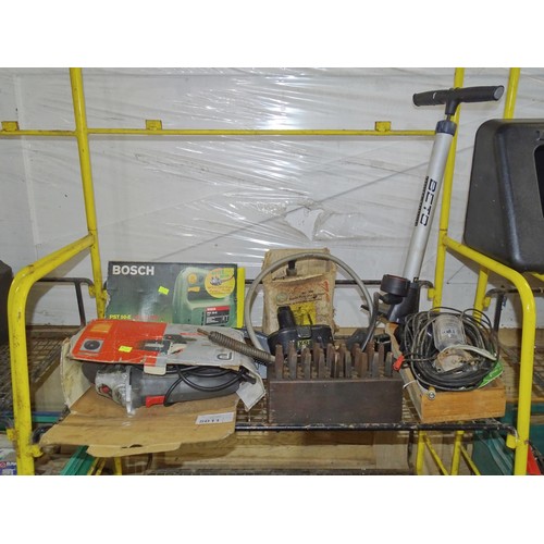 5011 - A quantity of various items including a Bosch jigsaw 240v, an angle grinder 240v, a pressure sprayer... 