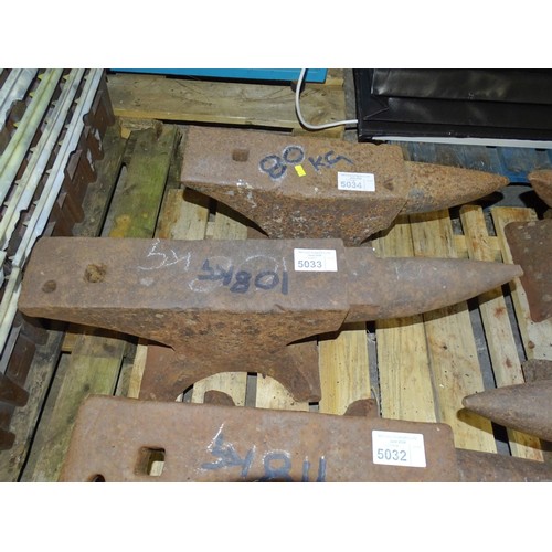 5033 - 1 x blacksmiths anvil - Anvil is marked 108kg