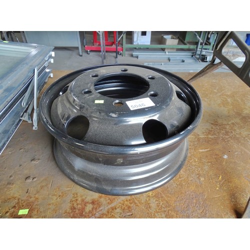 5046 - 1 x black power coated metal five stud wheel rim (no tyre fitted) believed to suit a Isuzu