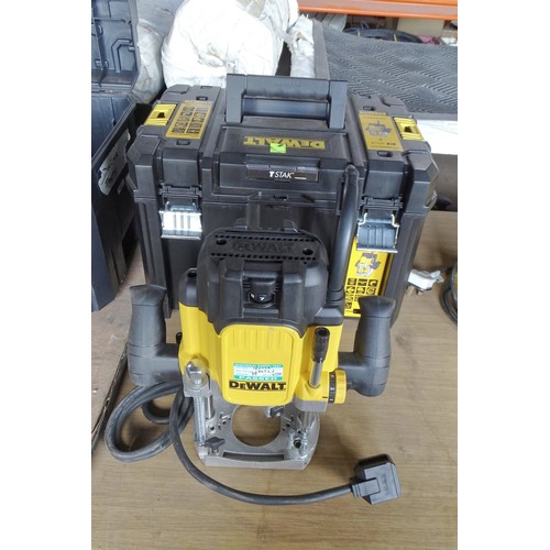 5102 - 1 x Dewalt DWE625 corded router and 1 x TStak storage box - Please note the router data label says 1... 
