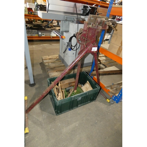 5304 - A Hilmor pipe bender supplied with various accessories. Please note that the plastic crate is not in... 