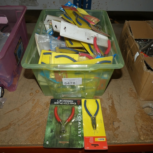 5478 - A quantity of various pliers. Contents of 1 plastic box which is not included