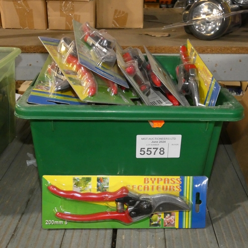 5578 - A quantity of bypass secateurs. Contents of 1 plastic box which is not included