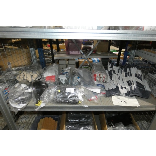 5604 - A quantity of various pairs of gloves including Hilka Nitrile coated gloves, Blade Runner Solo glove... 