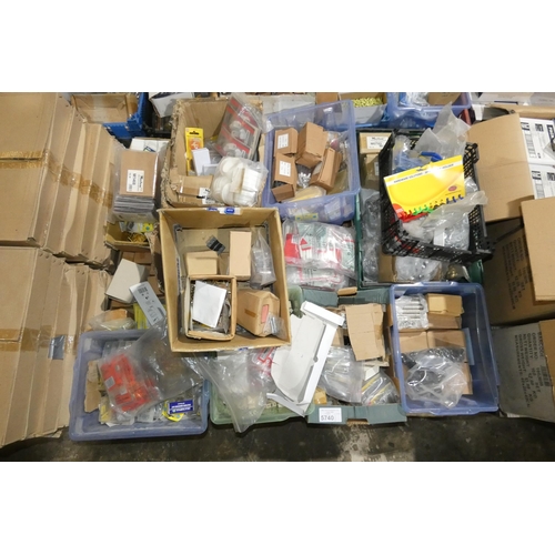 5740 - 1 pallet containing a quantity of various items including hammer fixings, hinges etc. Please note th... 