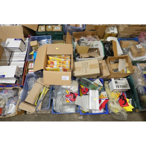 5761 - 1 pallet containing a quantity of various items including door closers, washers, curtain hooks etc. ... 