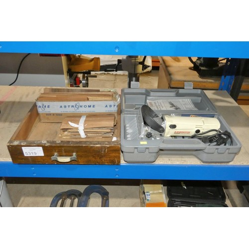 5319 - 1 x Axminster tilting biscuit jointer 240v and a wooden tray containing a quantity of various wood v... 