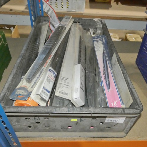 5459 - A quantity of various wind screen wiper blades