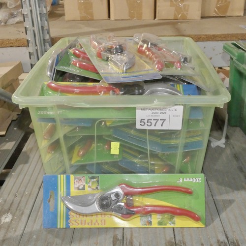 5577 - A quantity of bypass secateurs. Contents of 1 plastic box which is not included