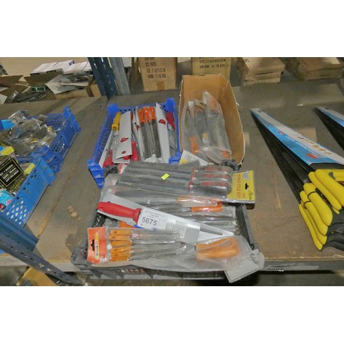 5675 - A quantity of various metal working files. Please note that the 2 plastic trays are not included