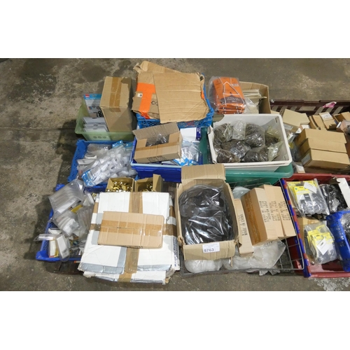 5763 - 1 pallet containing a quantity of various items including Hilka dowelling accessory sets, white plas... 