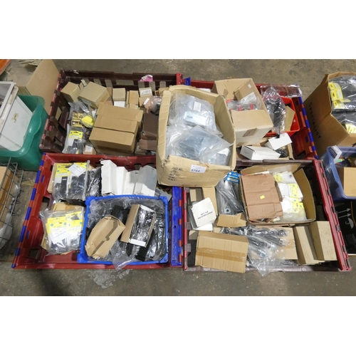 5764 - 1 pallet containing a quantity of various items including hasp and staples, door / gate closing spri... 