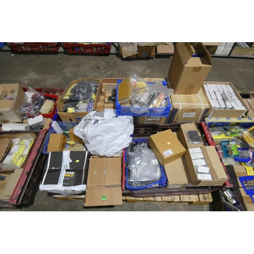 5765 - 1 pallet containing a quantity of various items including black plastic knob sets, padlocks with key... 