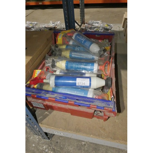 5734 - A quantity of suction pumps / waste pipe unblockers. Contents of 1 plastic tray which is not include... 