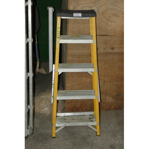 5944 - A yellow fibreglass / aluminium folding step ladder