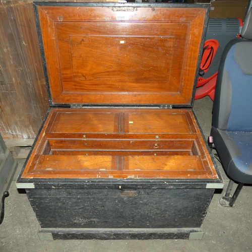 6044 - A vintage black painted tool chest with lift up hinged top, a Mahogany interior and metal side handl... 