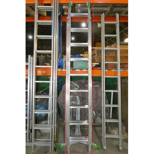 5942 - A triple extending aluminium ladder (2 x 9 rung and 1 x 8 rung)