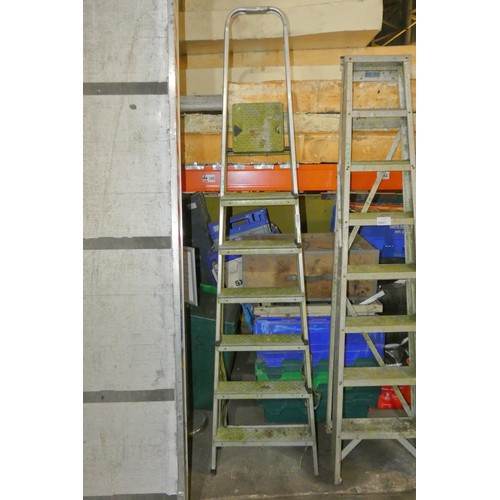 5946 - 1 x Leifheit folding step ladder