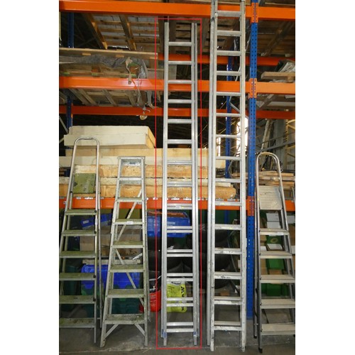 5948 - A double extending aluminium ladder (2 x 14 rung)