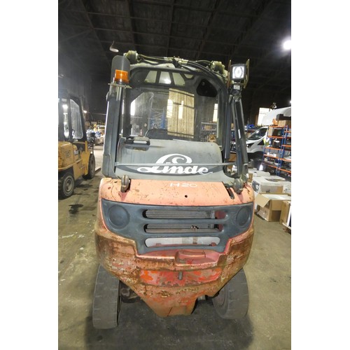 6302 - 1 x Linde H20E, gas operated forklift truck YOM unknown, capacity 2000kg, SN. H2X392RO38O2. starts, ... 