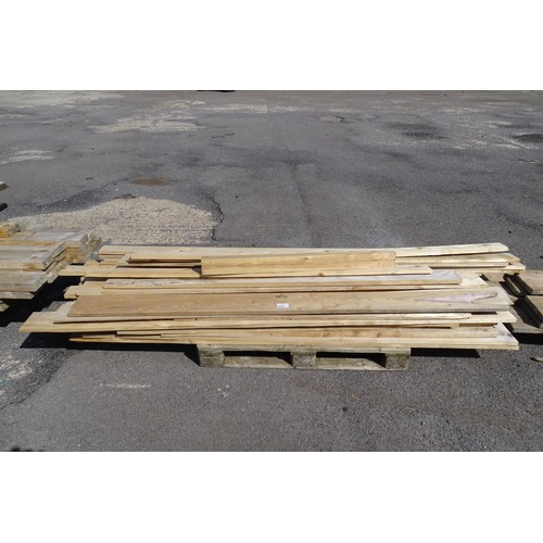 6531 - A quantity of various timber to include 13.5 x 2.5, 17.5 x 2.5cm etc, lengths vary up to approx 280c... 