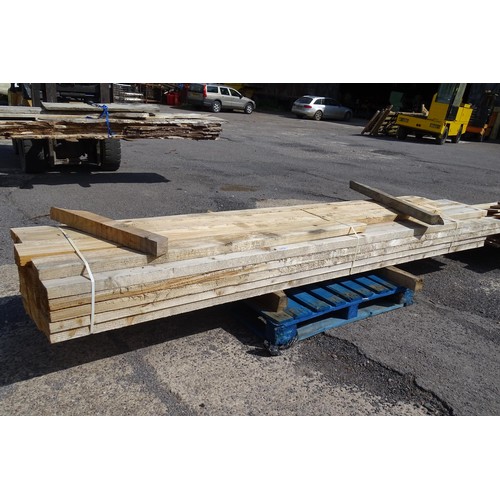 6530 - 29 x lengths of timber measuring approx 14.5 x 5, lengths vary up to approx 367cm long - bottom stac... 