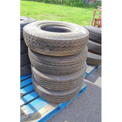 6507 - 4 x various used commercial tyres to include 215 / 7.5R 15, 215 /7.5R 17.5