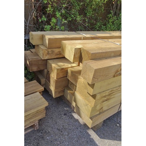 6522 - A quantity of various wooden posts to include 10 x 10, 20 x 10, 17.5 x 17.5cm etc, lengths vary up t... 