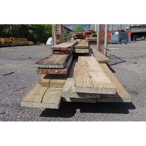 6532 - 1 stillage containing a quantity of various scaffold boards, lengths vary up to approx 450cm - pleas... 