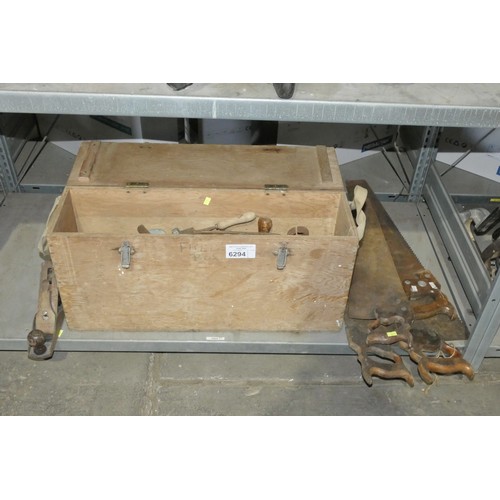 6294 - 1 x wooden box containing a quantity of various tools including a Record No. 3 plane, vintage saws e... 