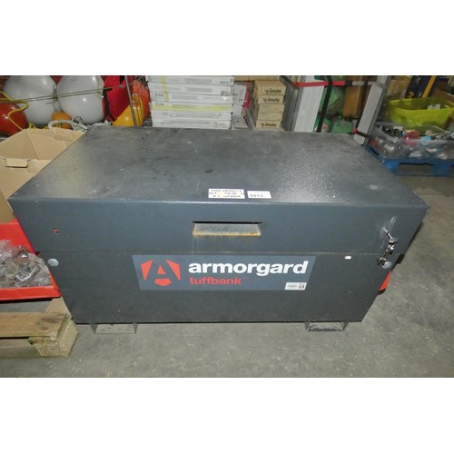 6013 - 1 x Armorgard Tuffbank metal storage box with hinged lid approx 114 x 62 x 65cm high - supplied with... 