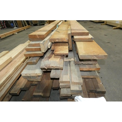 6320 - A quantity of 12% kiln dried UK Larch boards, sizes vary and lengths vary up to approx 400cm long