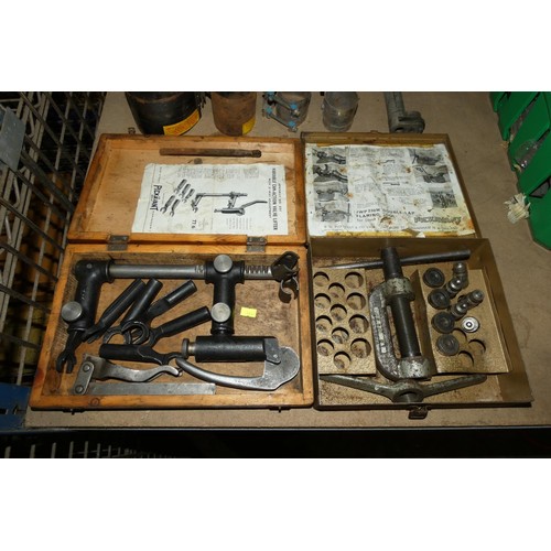 5345 - A quantity of auto engineering items including a Pickavant variable cam action valve lifter, a Picka... 