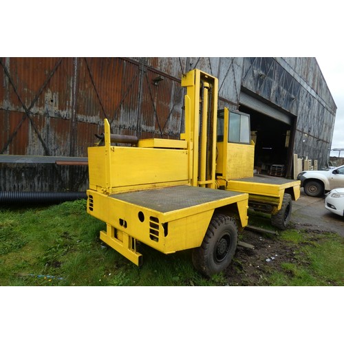 6330 - 1 x Boss 556/MK5B-2, diesel operated side load forklift truck, YOM 1989, capacity 5000kg, SN. 01502,... 