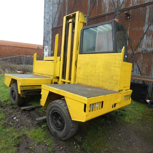 6330 - 1 x Boss 556/MK5B-2, diesel operated side load forklift truck, YOM 1989, capacity 5000kg, SN. 01502,... 