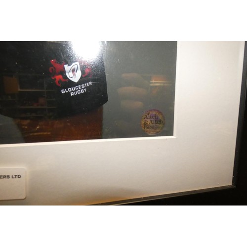 3142 - A framed photo of a Gloucester rugby player