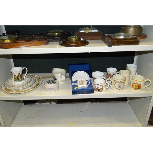 3060 - A quantity of miscellaneous decorative royal souvenir ware (one shelf)