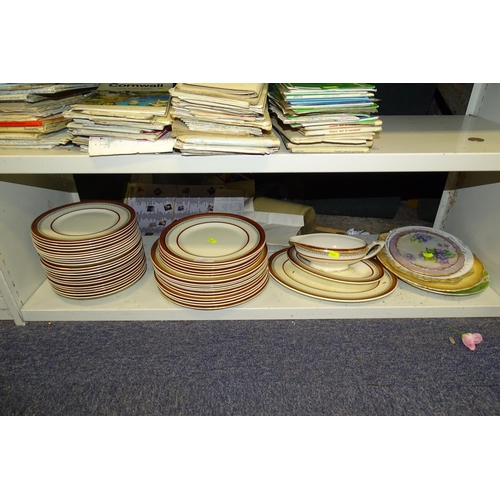 3087 - A quantity of miscellaneous decorative dinnerware and chinaware etc (one shelf)